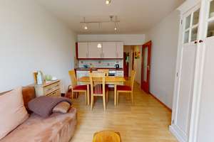 Möbliertes Wohnen mit Stil – 2-Zimmer-Wohnung mit Balkon in zentraler Lage von Garching – Rathausplatz 2, 85748 Garching bei München – Vorschaubild 2