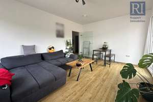 Moderne Zweizimmerwohnung mit Balkon und Blick auf die Steinburg