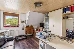 Modernisierte 4 ZKB mit EBK, Balkon & Garage in zentraler Lage am Rosterberg – Die vollständige Adresse der Immobilie erhältst du vom Anbieter., 57074 Siegen, Siegen – Vorschaubild 12