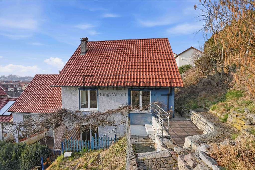 Immobilie in Ochsenhausen - Für Liebhaber! Charmantes Einfamilienhaus mit Einliegerwohnung und Raum zur persönlichen Entfaltung - Bild 1