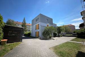 Schöne Aussichten für Eigennutzer! 3 Zimmer-Maisonette mit großer Dachterrasse und Pkw-Stellplatz! – Die vollständige Adresse der Immobilie erhältst du vom Anbieter., 1157 Cotta (Stadtteil), Dresden – Vorschaubild 2