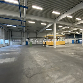 ca. 1.500 m² große, ebenerdige Hallenfläche mit Krananlagen