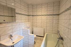 Liebevoll renovierte Haushälfte mit ca. 95 m², großer Terrasse & Waldrandlage – 99198 Udestedt – Vorschaubild 16