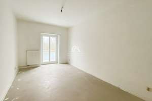 2 ZIMMER MIT BALKON | 3.OG | RENOVIERUNGSBEDARF | GRÜNE OASE | PRENZLAUER BERG | PROVISIONSFREI |