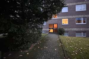 Sehr schöne , helle 2 Zimmer Wohnung mit Balkon in Duisburg/Duissern