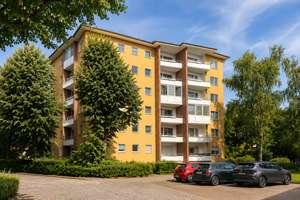 Modern wohnen in Reinickendorf – sanierte Wohnung mit Balkon und separater Schlafnische