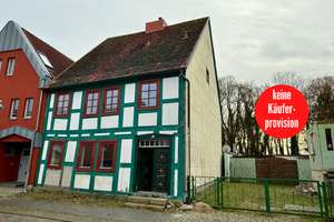 HORN IMMOBILIEN++ Friedland, historisches Stadthaus mit 6 Zimmern, Kaminöfen, 2 Bädern und Garage – Die vollständige Adresse der Immobilie erhältst du vom Anbieter., 17098 Friedland – Vorschaubild 1