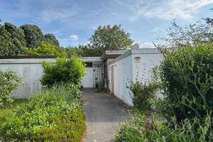 Großes Grundstück  mit Bungalow in Kiel Suchsdorf