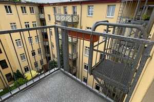 Helle 3‑Zimmer Dachgeschosswohnung mit Balkon, Einbauküche – Immermannstr. 5, 39110 Magdeburg – Vorschaubild 2