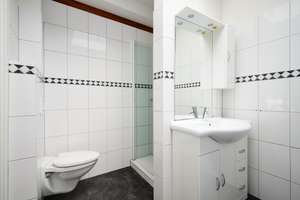 Altbau-Dachgeschosswohnung mit Kamin und privater Dachterrasse am Adolfplatz — 127m², provisionsfrei – Adolfplatz 14, 24105 Blücherplatz, Kiel – Vorschaubild 19