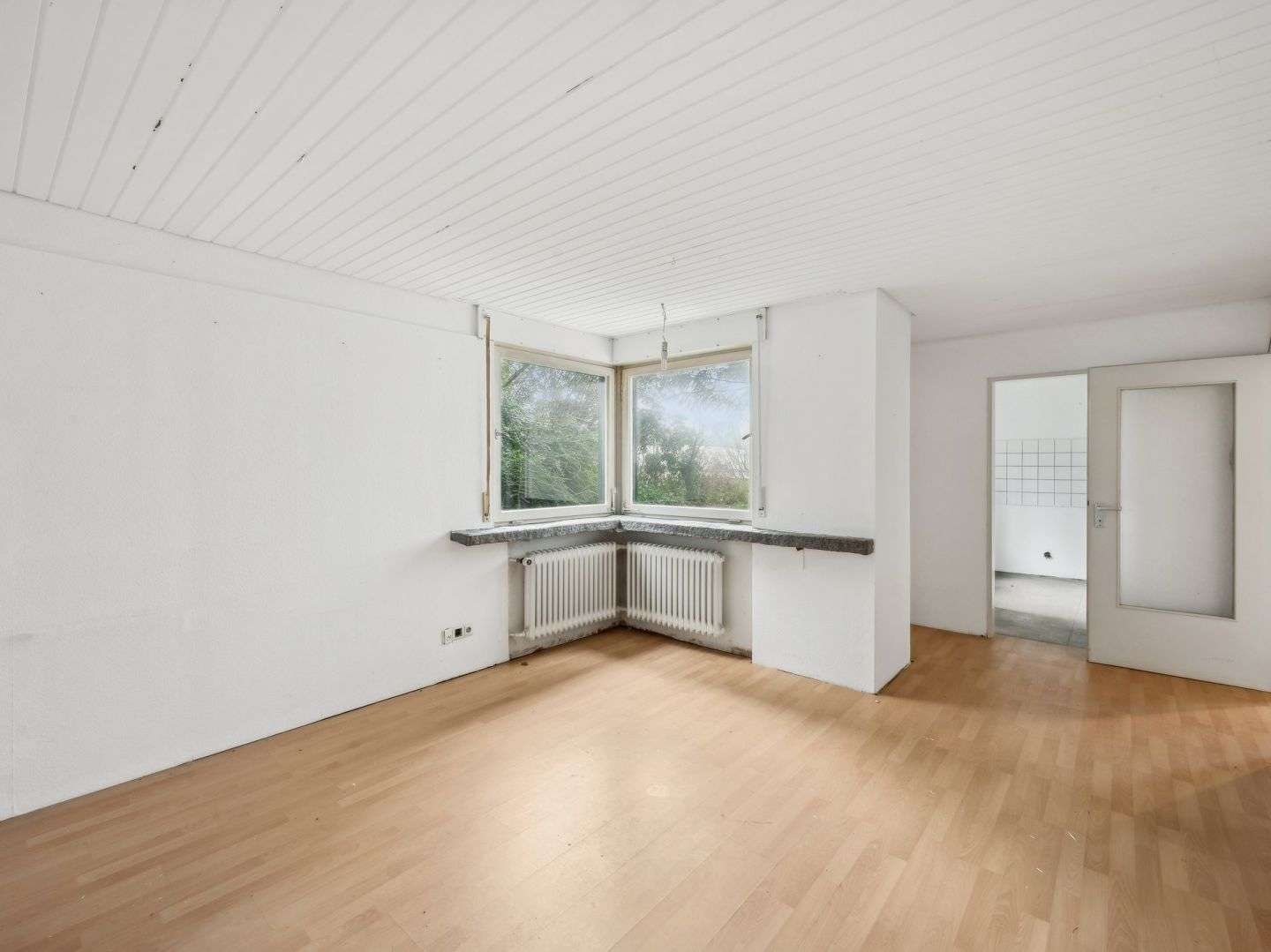 Immobilie in Gaggenau - Großzügiges Mehrgenerationenhaus mit Einliegerwohnung in hervorragender Lage von Gaggenau - Bild 2