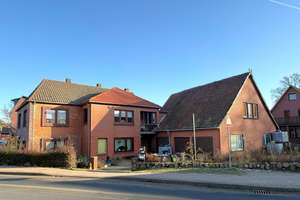 Zweifamilienhaus in zentraler Lage – Die vollständige Adresse der Immobilie erhältst du vom Anbieter., 31632 Husum – Vorschaubild 2