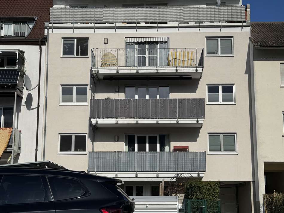 Gepflegtes 5-Parteienhaus