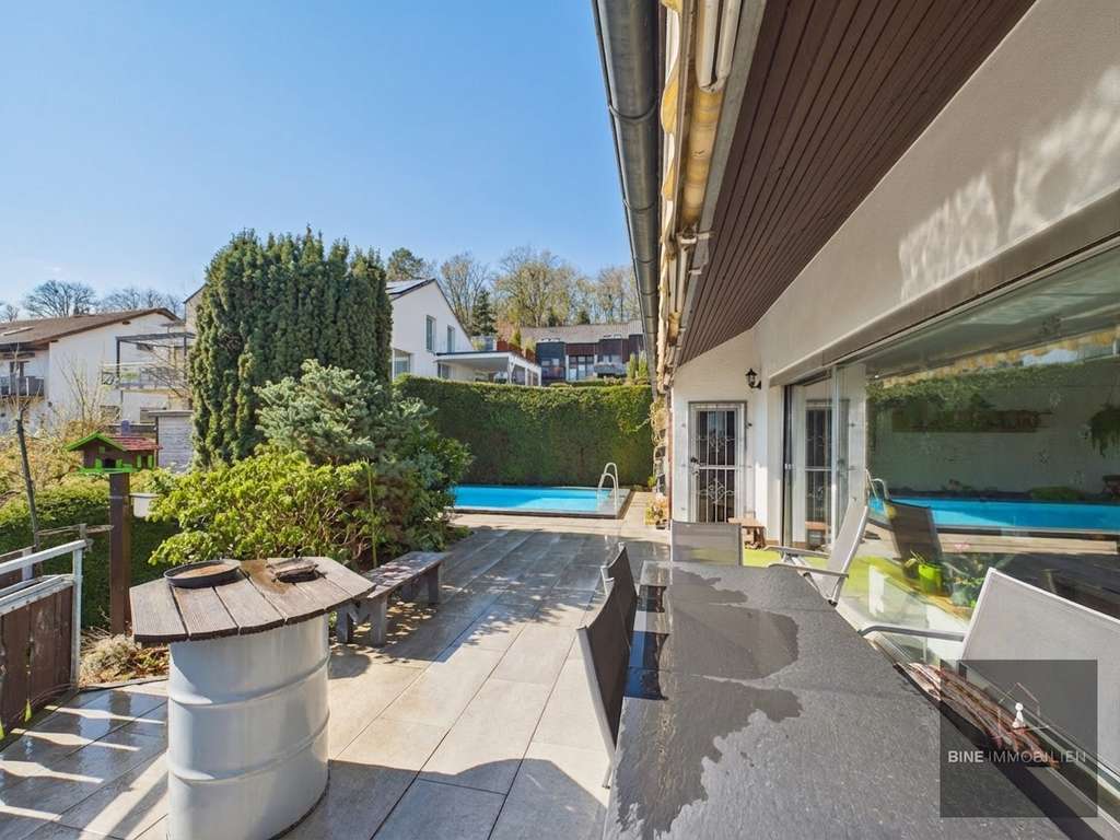 Immobilie in Affalterbach - Modernisiertes Traumobjekt inkl. Terassenoase mit Pool, Hobbygarten & Panoramablick - Bild 0