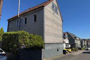 Attraktives Zweifamilienhaus in ruhiger, aber zentraler Lage von Solingen-Höhscheid – Die vollständige Adresse der Immobilie erhältst du vom Anbieter., 42657 Burg/Höhscheid, Solingen – Vorschaubild 1