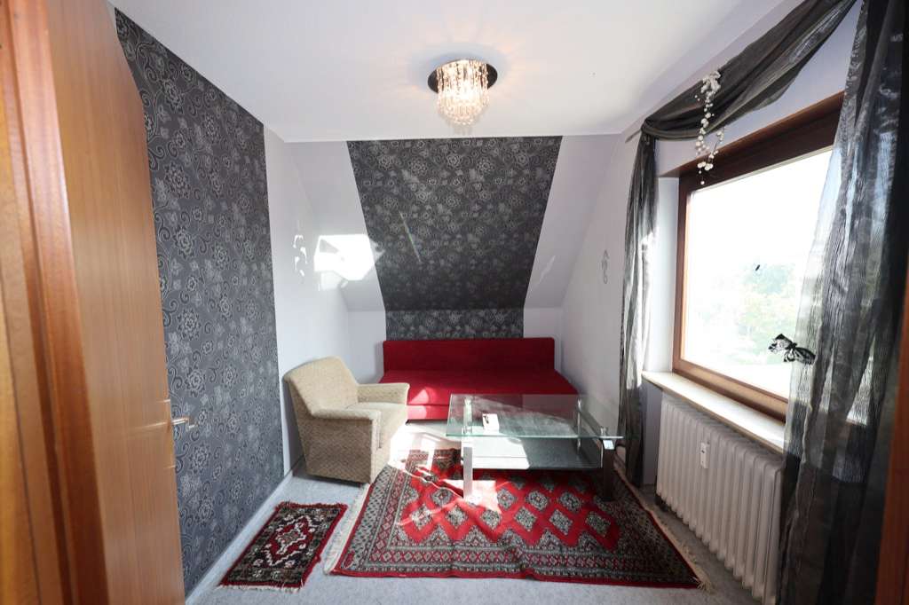 Immobilie in Freiberg am Neckar - Sofort beziehbar: 4,5 Zimmer-Penthousewohnung mit großer Dachterrasse und Garage - Bild 2