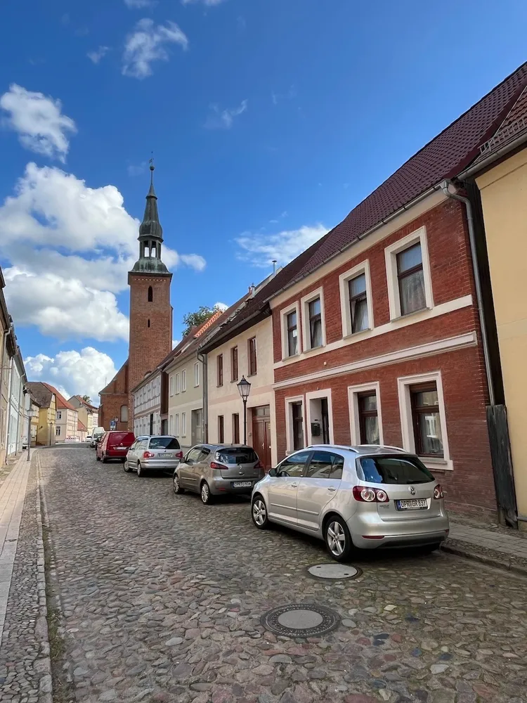 Historisches Haus für Handwerker innerhalb der alten Stadtmauer, Ostprignitz Ruppin Kreis – Bild 1