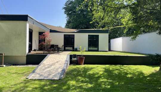 Bild von Moderner Bungalow mit herrlichem Blick in den eigenen Wald