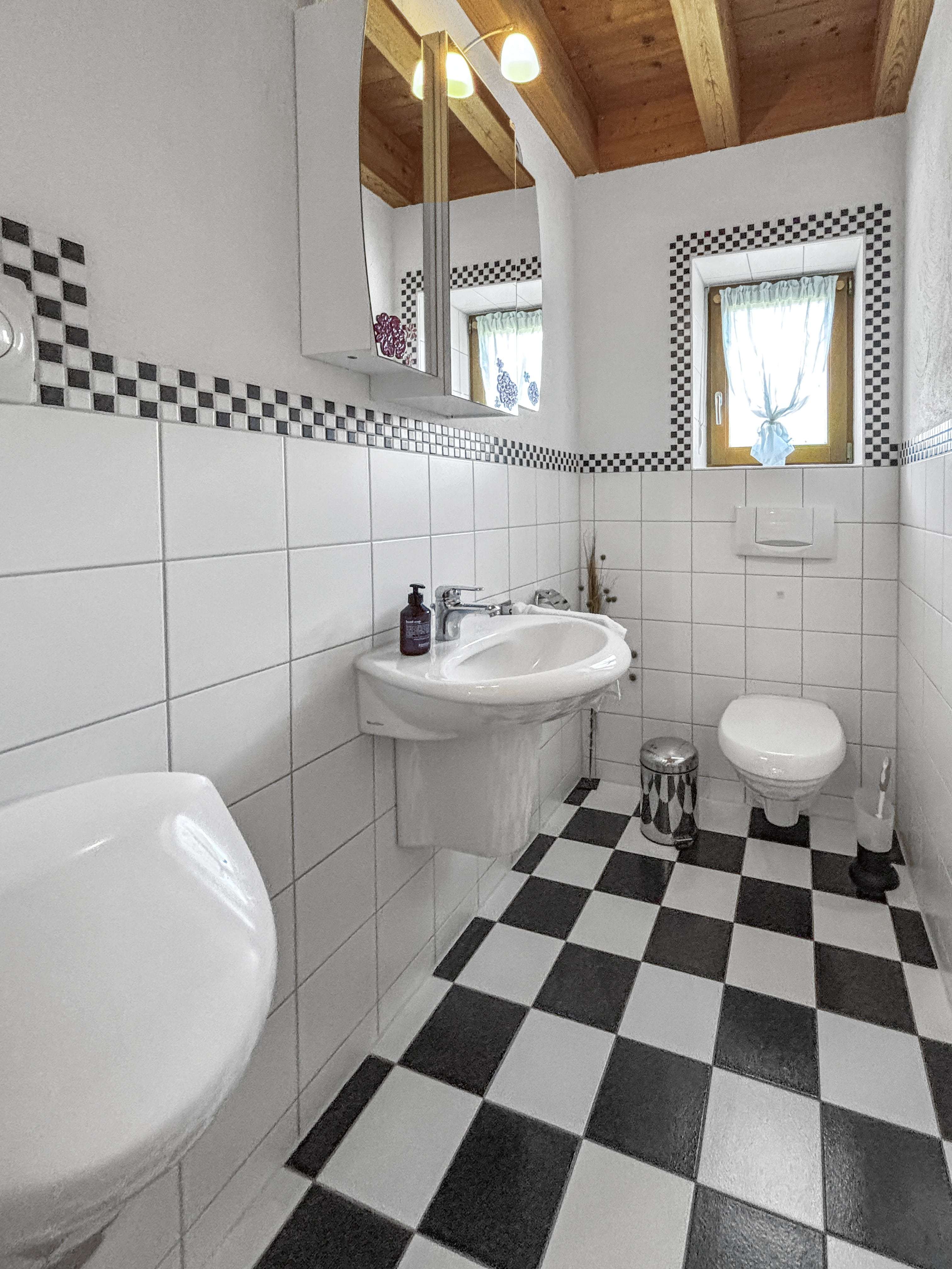 Immobilie in Rödelsee - Ruhige Familienidylle mit sonnigem Garten - Bild 1