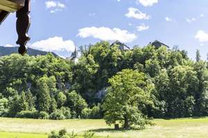 Panoramalage der Extraklasse - Stilvolles Anwesen mit Burgblick in Marquartstein – Die vollständige Adresse der Immobilie erhältst du vom Anbieter., 83250 Marquartstein – Vorschaubild 3