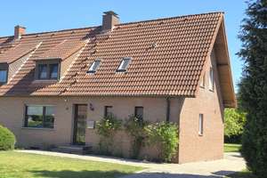 Gepflegte DHH-auf 1300 m²-Grundstück in Best-Lage! Keine Provision! Hinterbebauung mit EFH möglich!