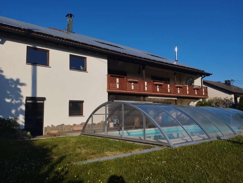 Immobilie in Limbach - Attraktives Wohnhaus mit viel Platz und überdachtem Schwimmbad ... - Bild 4