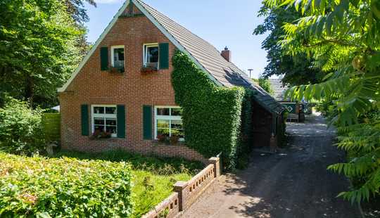 Bild von Idyllisches Landhaus mit Naturteich auf großem Grundstück!