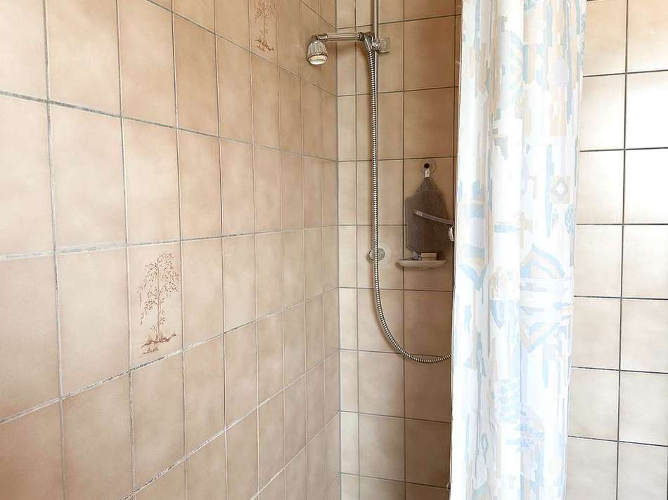 11 Dusche