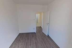 Viel Raum zum Leben: Gepflegte 4-Zimmer-Wohnung mit Balkon, Einbauschränken & 2 Bädern – Am Heilandsfrieden 15, 33104 Schloß Neuhaus, Paderborn – Vorschaubild 6
