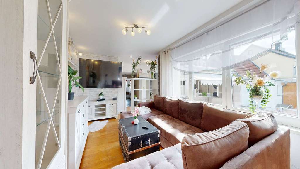 Immobilie in Pegau - Großzügiges Wohnhaus mit Hof, Garagenanlage und Ausbaupotenzial - Bild 1