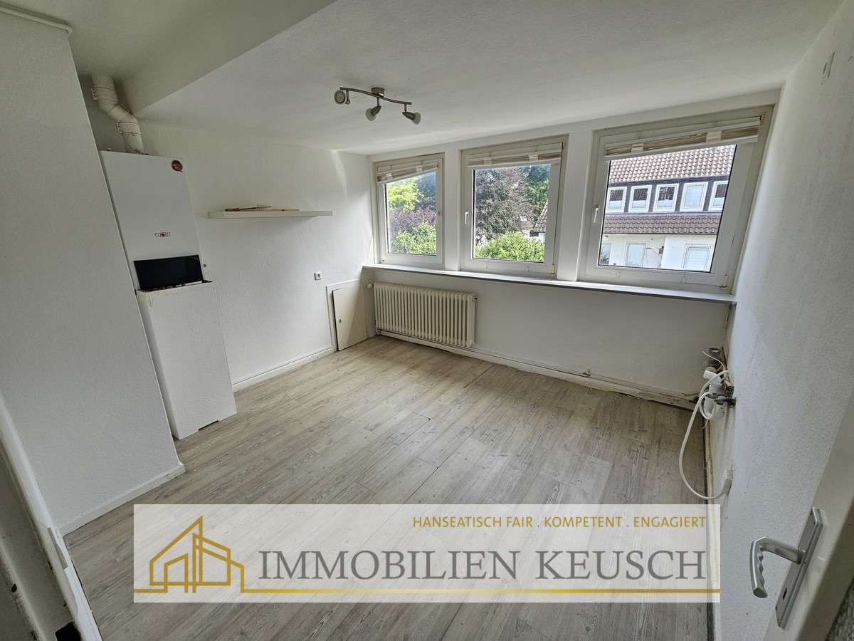 Immobilie in Achim - Helle 4-Zimmer-Wohnung mit großem Wohn-Esszimmer und vielen Fenstern ! Ruhige & zentrale Lage - Bild 1