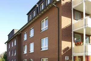 Attraktive helle 3-Zimmer-Dachgeschoss-Wohnung mit Balkon und Aufzug