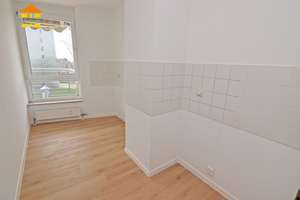 *frisch renoviert* riesiger Balkon, Fahrstuhl, schickes Bad und Tiefgarage – Fürstenstraße 141, 9130 Yorckgebiet, Chemnitz – Vorschaubild 9