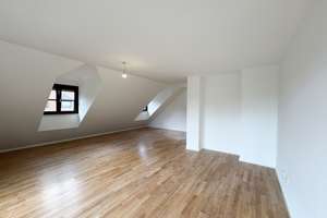 Modernisierte 3-Zimmer Dachgeschoss Wohnung - 2 Balkone + 2 Badezimmer – Waldschmidtstraße 5, 81545 Harlaching, München – Vorschaubild 7