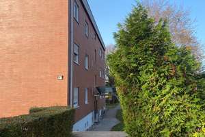 4-Zimmer-Wohnung mit Balkon und Einbauküche in ruhiger Lage von Stuttgart-Weilimdorf. – Rastatter Str. 5, 70499 Weilimdorf (Ortsteil), Stuttgart – Vorschaubild 2