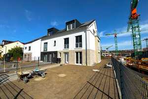 Neubau-Moderne Doppelhaushälfte in begehrter Lage in Bergen-Enkheim – Frankfurt am Main – Vorschaubild 1