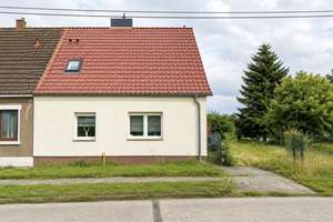 19 km bis Prenzlau – Vollsanierte DHH (2005) in Werbelow auf 1.510 m² Grundstück mit großem Garten ! – Die vollständige Adresse der Immobilie erhältst du vom Anbieter., 17337 Uckerland – Vorschaubild 2