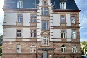3-Zimmer-Wohnung mit prachtvoller Fassade inkl Stellplatz - ERSTBEZUG – Geibelstr. 22, 63450 Main-Kinzig-Kreis – Vorschaubild 1