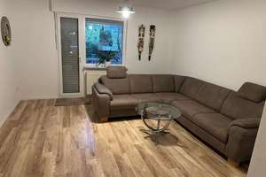 ***BEZUGSFREI*** Wohnung trifft Hausgefühl: 2-Zi mit Balkon & eigenem rd. 100 m² Garten + Stellplatz
