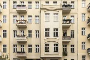 3-Zimmer-Wohnung mit Balkon im schönen Altbau – stilvolle Kapitalanlage in hervorragender Lage! – Freiligrathstraße 11, 10967 Kreuzberg, Berlin – Vorschaubild 4