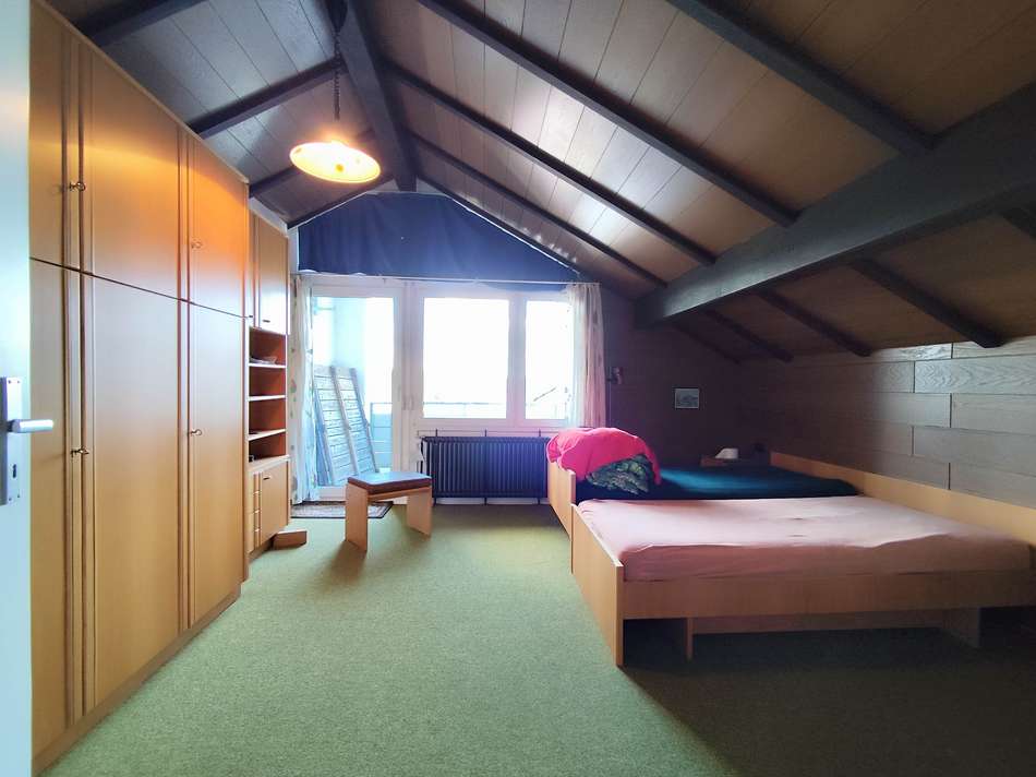 großes Kinderzimmer Westbalkon