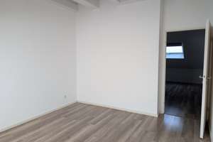 2 ZW WOHNUNG DG WANNENBAD EBK ALLE ZIMMER TAGESLICHT NÄHE UNIKLINIK ROSSMANN EIFLER REWE BUSSE/BAHN – GÜNTHERSTR 21, 60528 Niederrad, Frankfurt am Main – Vorschaubild 2