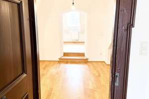 Altstadtjuwel nahe der Steinernen Brücke - Attraktive 3,5-Zimmer-Eigentumswohnung in Regensburg – Die vollständige Adresse der Immobilie erhältst du vom Anbieter., 93047 Innenstadt, Regensburg – Vorschaubild 2