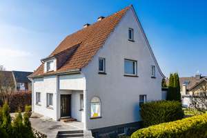 Familienfreundlich in guter Wohnlage! 
Zweifamilienhaus mit Potenzial