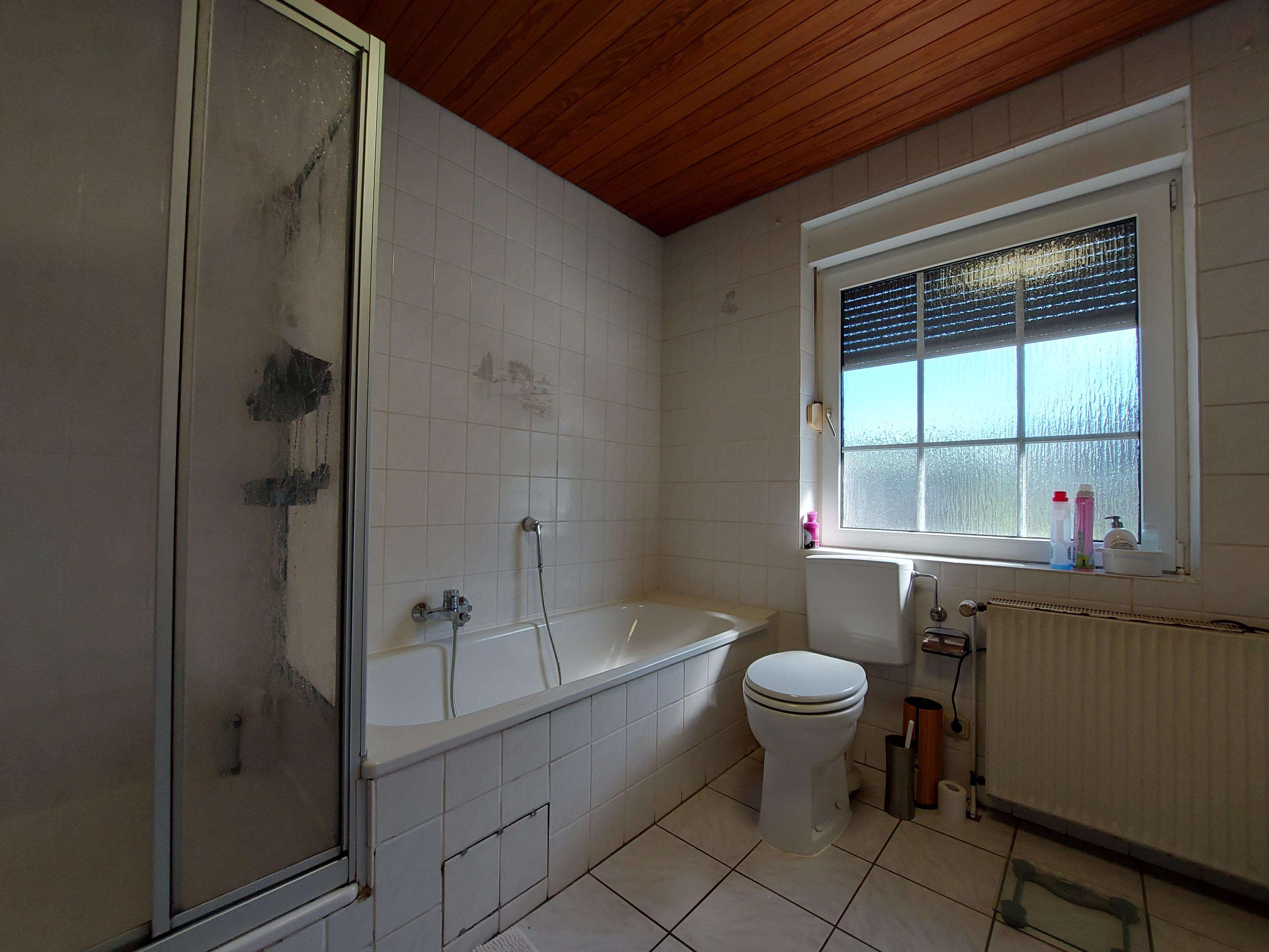 Immobilie in Burg (Dithmarschen) - Schmuckes Einfamilienhaus mit Garten, Garage und großer PV-Anlage im Luftkurort Burg (Dithmarschen) - Bild 1