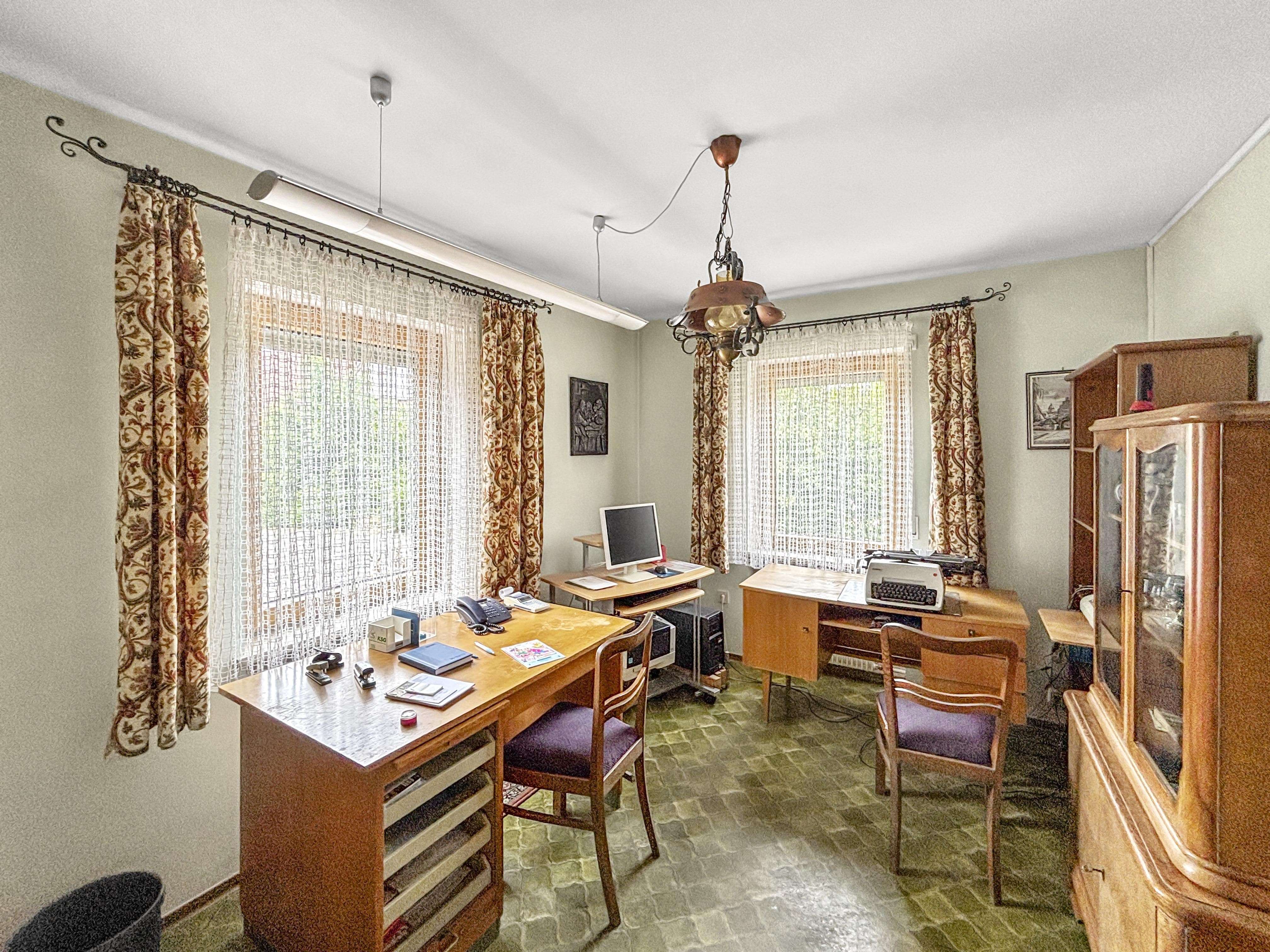 Immobilie in Sommerhausen - Ehemaliges Weingut - Wohnhaus und Nebengebäude in Sommerhausen - Bild 2