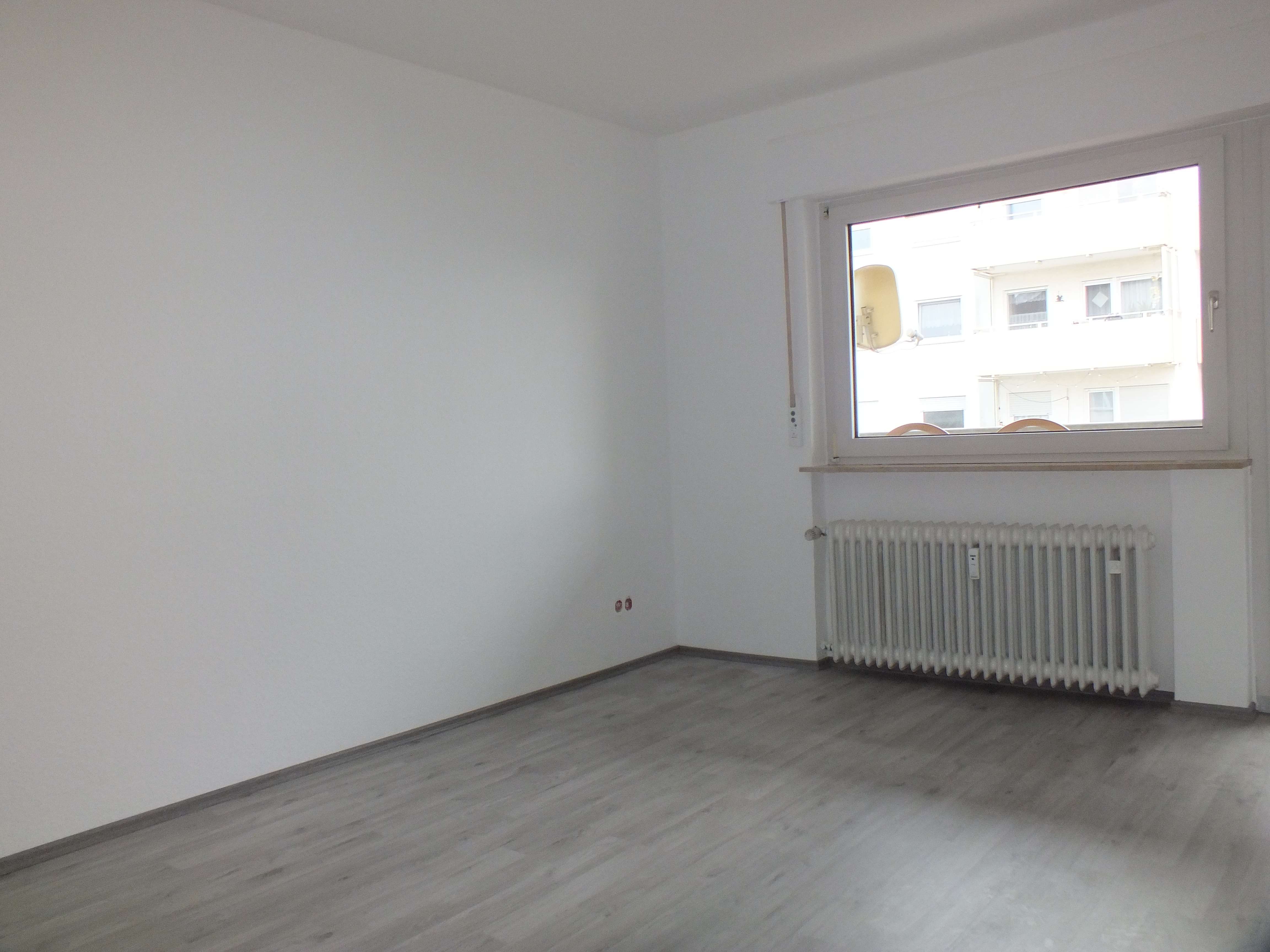 Immobilie in Nauheim - Frisch renovierte 3 Zimmer Wohnung mit ca. 75m² Wohnfläche mit Balkon und Garage - Bild 1