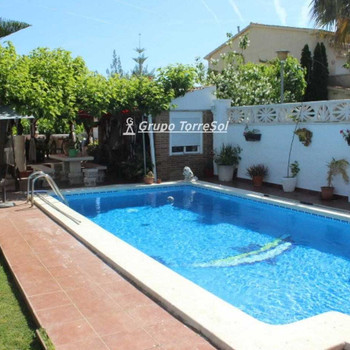 WUNDERSCHÖNE VILLA MIT POOL