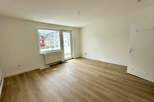 Komplett renovierte, helle 2 Zimmer Wohnung, KDB, großer Südbalkon, Nähe Uni und Hauptbahnhof