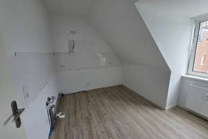 Teilsanierte 4-Zimmerwohnung mit Balkon in Eidelstedt – Lohkampstr. 30b, 22523 Eidelstedt, Hamburg – Vorschaubild 6